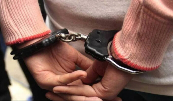 Golpeaba a sus hijos y los obligaba a pedir dinero y comida en la calle