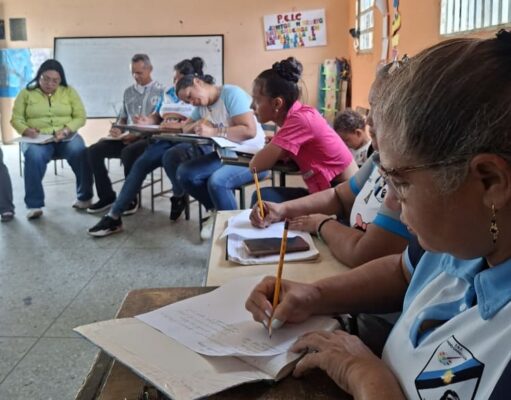 Fundanis dictó charlas sobre salud mental en comunidades marabinas