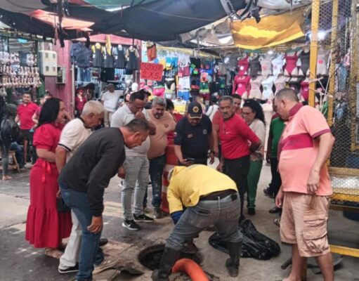 Extraen grasa que obstruía alcantarillas en el Callejón de los Pobres