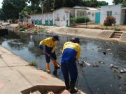 Alcaldía de Maracaibo limpia cañada La Rosita en Los Claveles