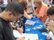Niños, jóvenes y adultos intercambiaron barajitas en la sede del Tranvía