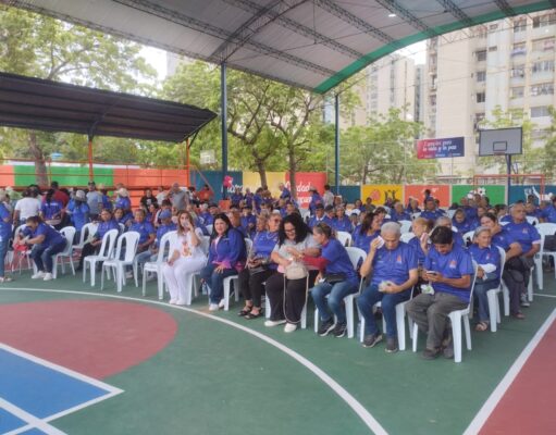 200 adultos mayores de la parroquia Raúl Leoni disfrutaron de un homenaje de la Alcaldía de Maracaibo