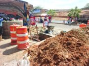 Gobernación del Zulia ejecuta plan de limpieza y mantenimiento de drenajes en el Mercado Las Playitas de Maracaibo