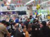 Fomutur sigue la fiebre mundialista con el intercambio de barajitas