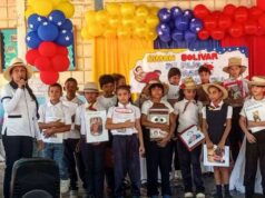 Feria del Libro cierra con tributo a Simón Bolívar en la Costa Oriental del Lago