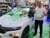 Alkosto y Venecampo rifaron un Renault 0 km por la fidelidad de sus clientes