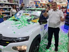 Alkosto y Venecampo rifaron un Renault 0 km por la fidelidad de sus clientes