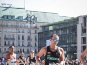 Juan Pablo Fereira completa los 42k del Maratón de Berlín en honor a Chino Miranda y su mensaje de superación