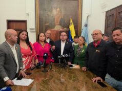 Legisladores rechazan violencia que regresó para destruir servicios públicos recuperados