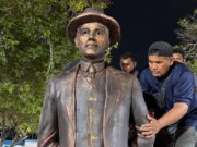 Alcalde Di Martino: La escultura de San José Gregorio llegó a la Facultad de Medicina