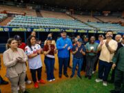 Gobernador Luis Caldera recorre el Estadio Luis Aparicio a un día del inicio de la temporada de béisbol profesional en Maracaibo