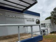 Primera Dama Roselyn López de Caldera acompaña atención en la Farmacia de Alto Costo