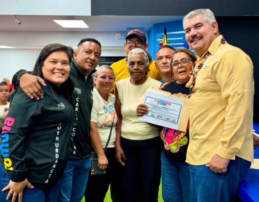 Gobernador Luis Caldera acompaña entrega de los primeros financiamientos de proyectos a 292 circuitos comunales y comunas